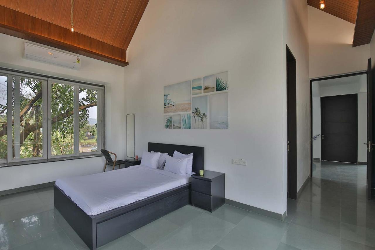 Twilight Grove By Stayvista - Pool- View Villa With Manicured Lawn, Contemporary Interiors & Home Theatre Karjat Exteriör bild