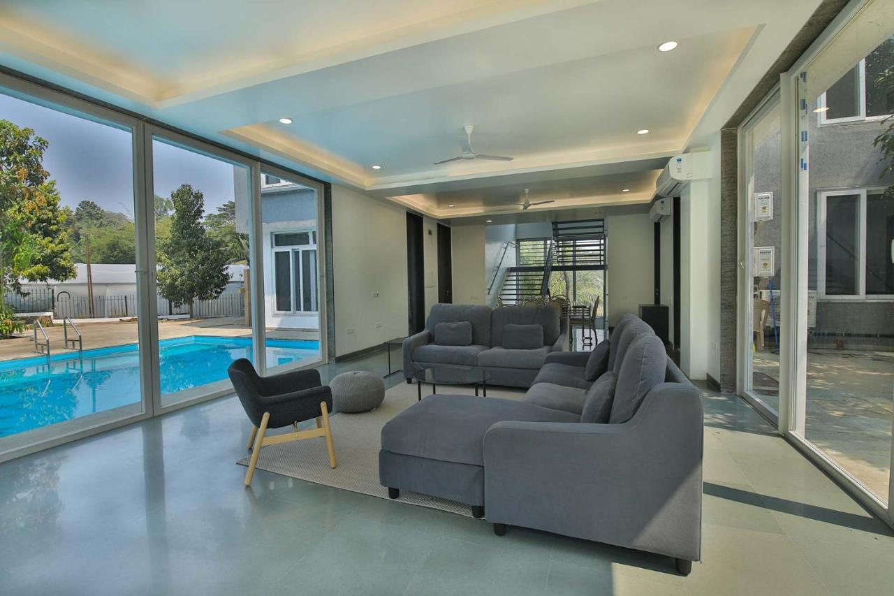 Twilight Grove By Stayvista - Pool- View Villa With Manicured Lawn, Contemporary Interiors & Home Theatre Karjat Exteriör bild