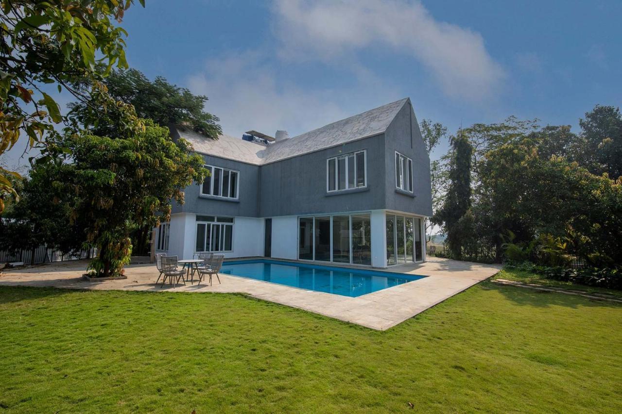 Twilight Grove By Stayvista - Pool- View Villa With Manicured Lawn, Contemporary Interiors & Home Theatre Karjat Exteriör bild