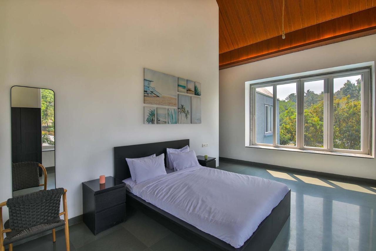 Twilight Grove By Stayvista - Pool- View Villa With Manicured Lawn, Contemporary Interiors & Home Theatre Karjat Exteriör bild
