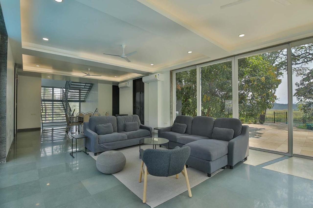 Twilight Grove By Stayvista - Pool- View Villa With Manicured Lawn, Contemporary Interiors & Home Theatre Karjat Exteriör bild