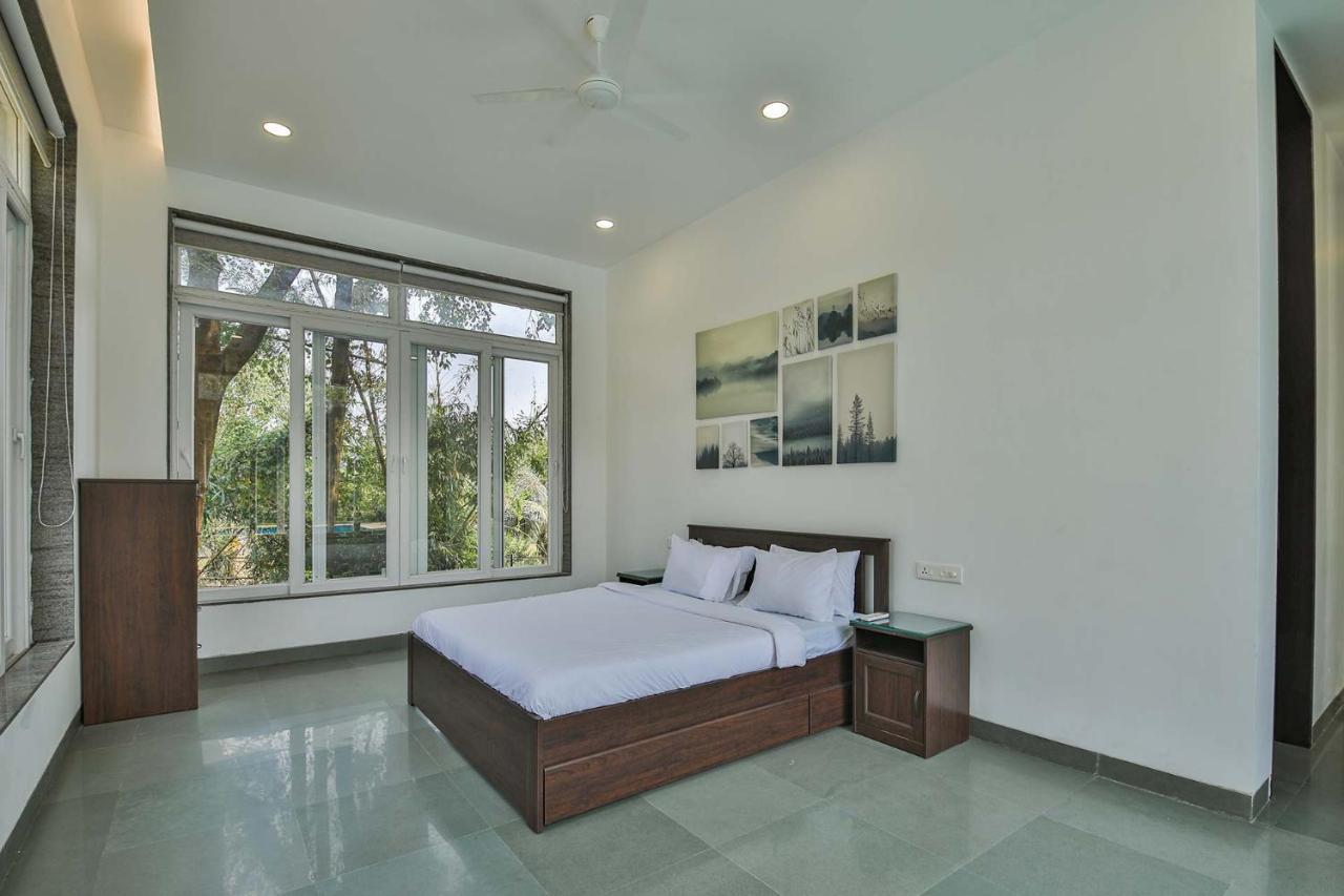 Twilight Grove By Stayvista - Pool- View Villa With Manicured Lawn, Contemporary Interiors & Home Theatre Karjat Exteriör bild