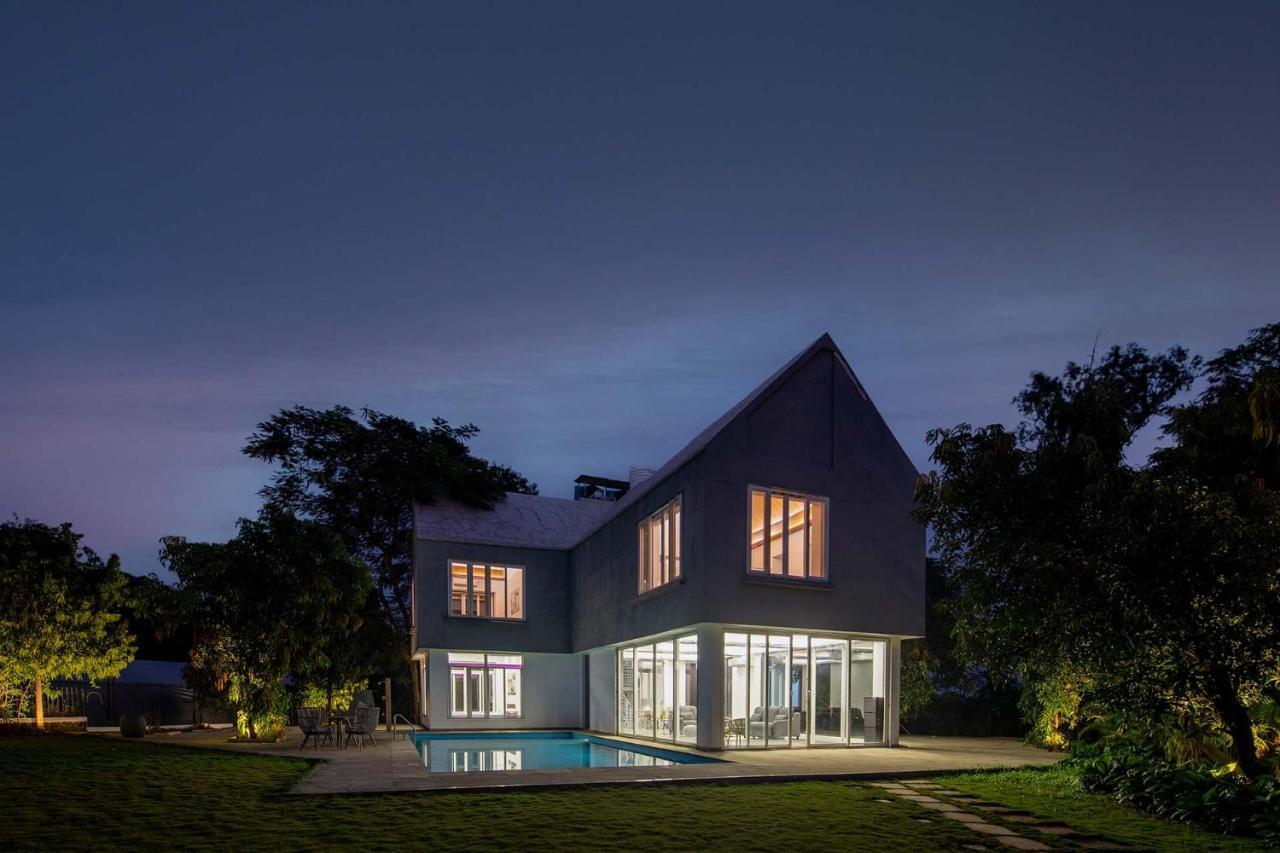 Twilight Grove By Stayvista - Pool- View Villa With Manicured Lawn, Contemporary Interiors & Home Theatre Karjat Exteriör bild