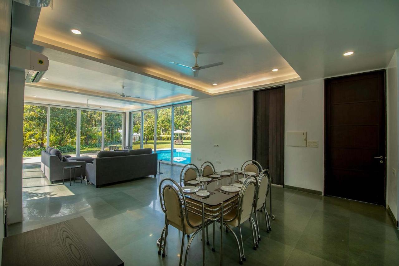 Twilight Grove By Stayvista - Pool- View Villa With Manicured Lawn, Contemporary Interiors & Home Theatre Karjat Exteriör bild